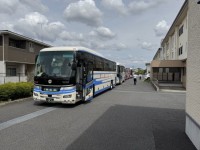 バス４台で出発